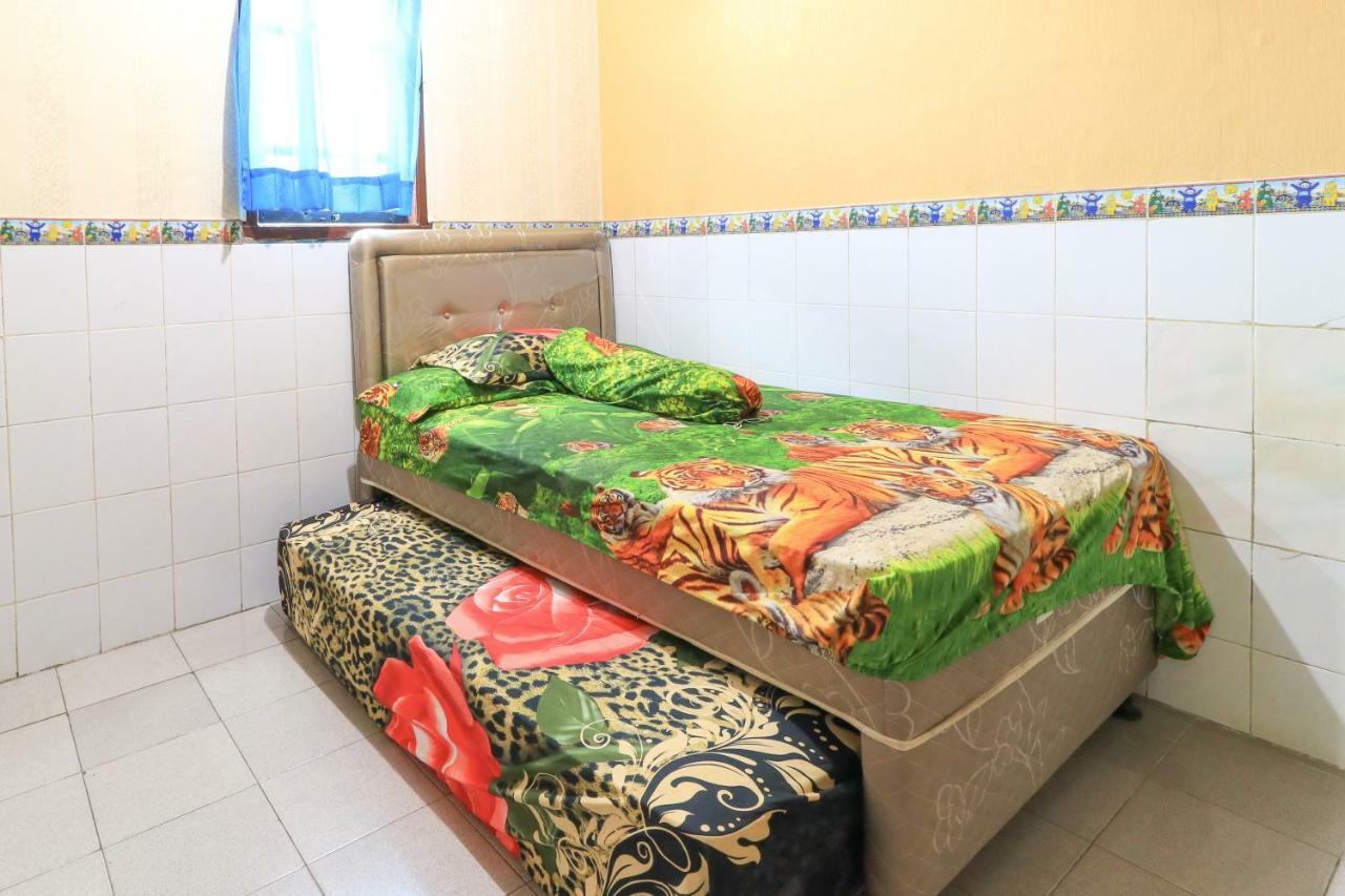 Dharmawati Homestay Syariah At Terminal Purabaya Waru Exteriér fotografie