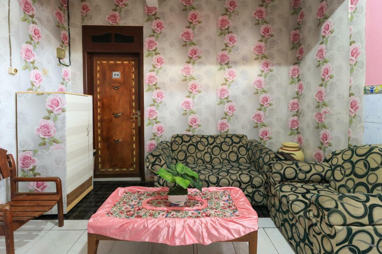 Dharmawati Homestay Syariah At Terminal Purabaya Waru Exteriér fotografie