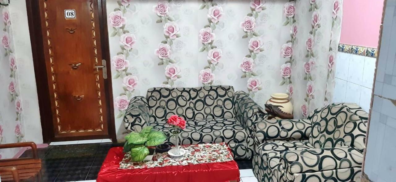 Dharmawati Homestay Syariah At Terminal Purabaya Waru Exteriér fotografie